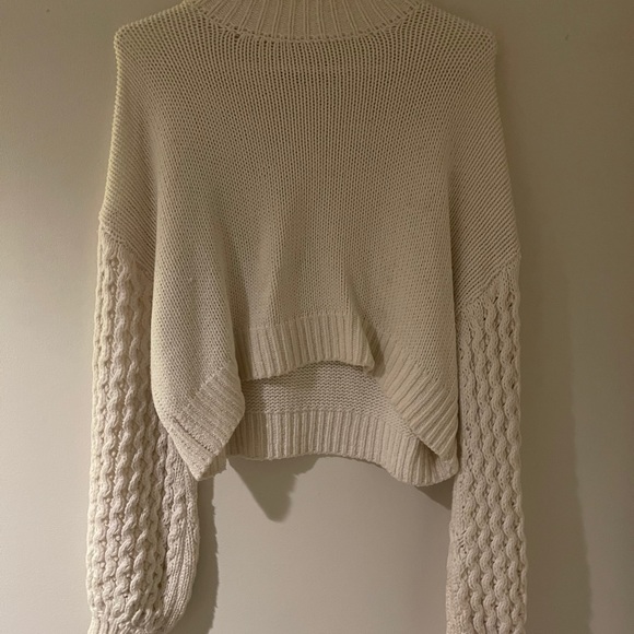 Cropped knit sweater - Picture 2 of 3